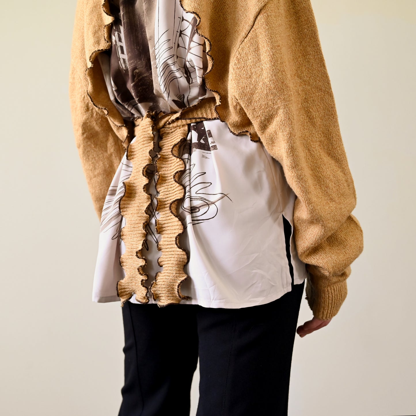 Upcycling鏤空綁帶古著毛衣