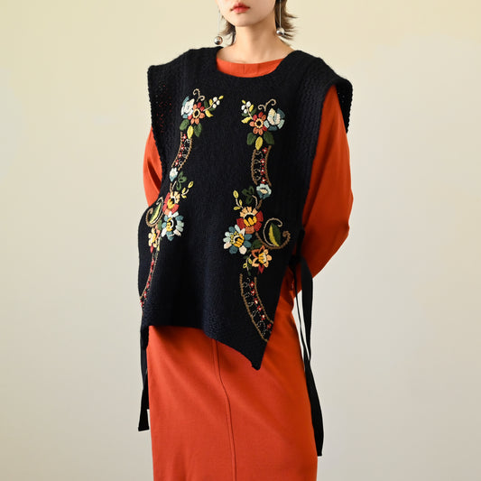 Upcycling花朵線繡古著背心