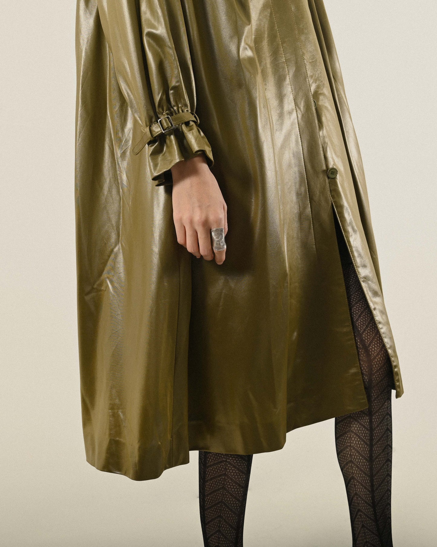 日本製光緞質感傘狀古著風衣