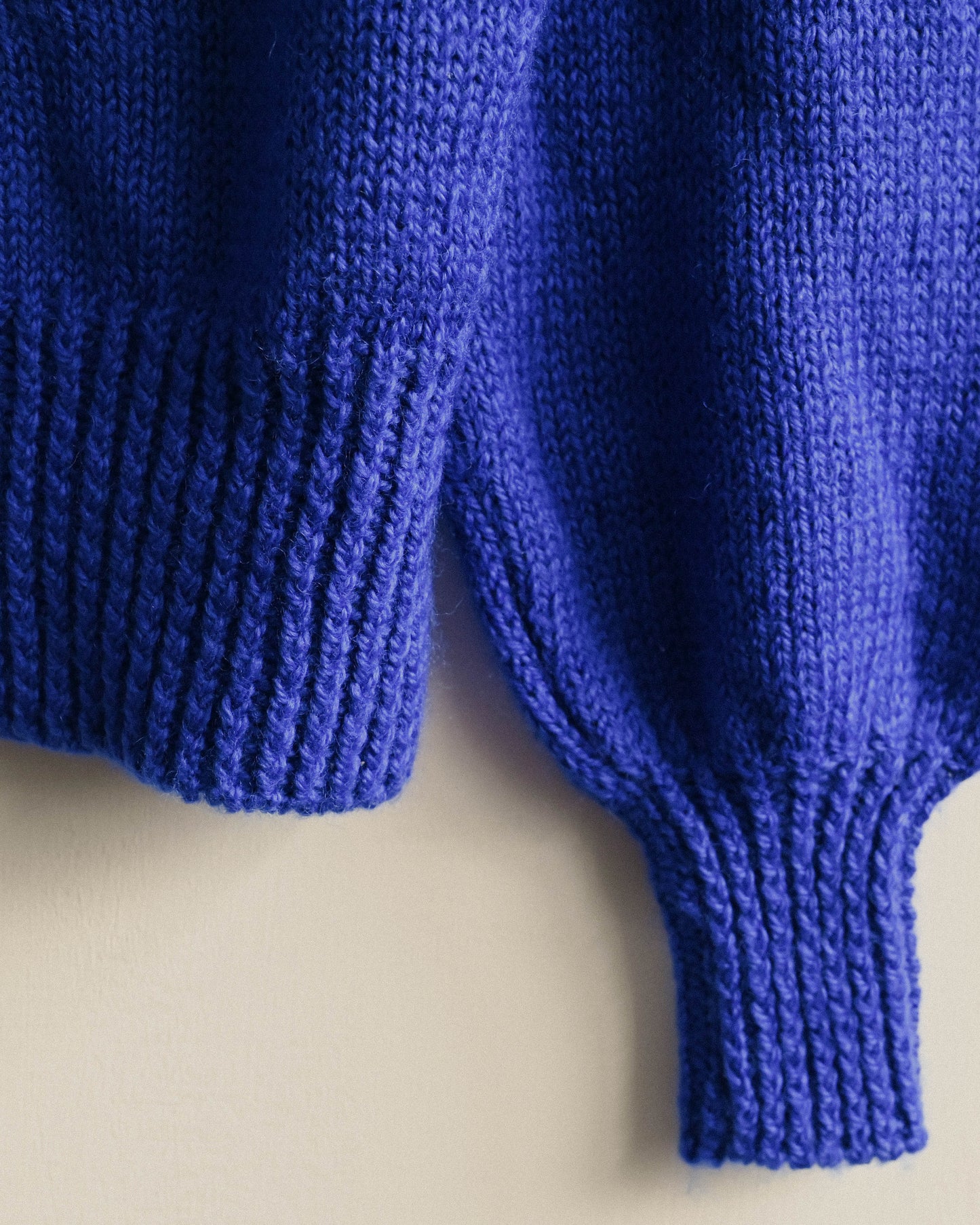 繁複織花純色古著毛衣