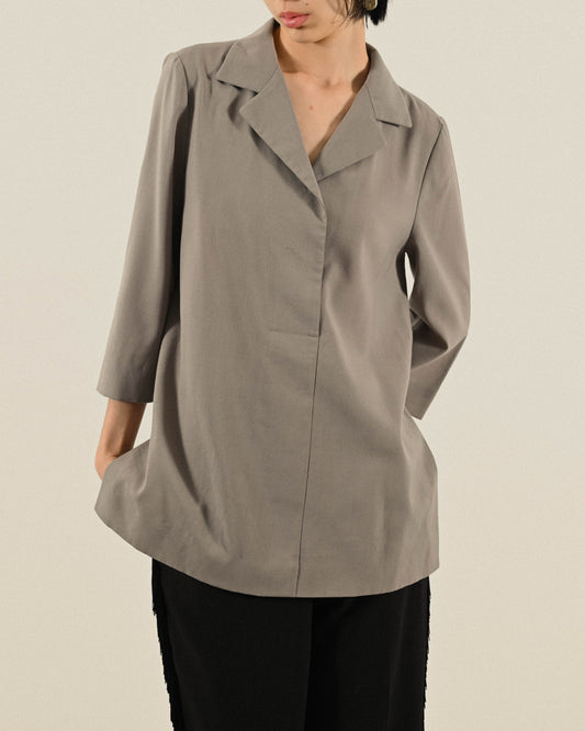俐落輪廓開領薄毛古著上衣