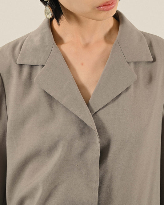 俐落輪廓開領薄毛古著上衣