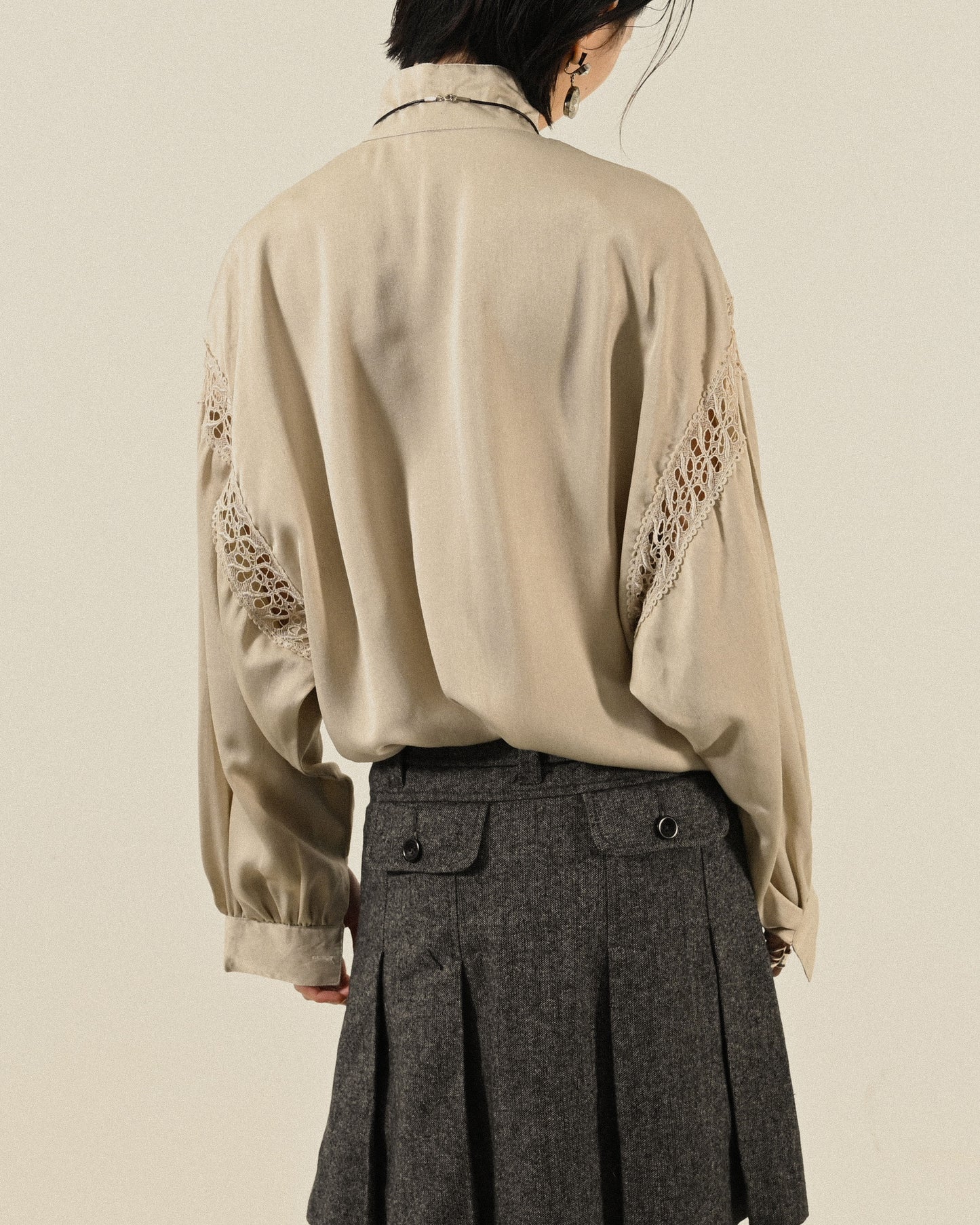 蕾絲拼接反折領緞布古著襯衫