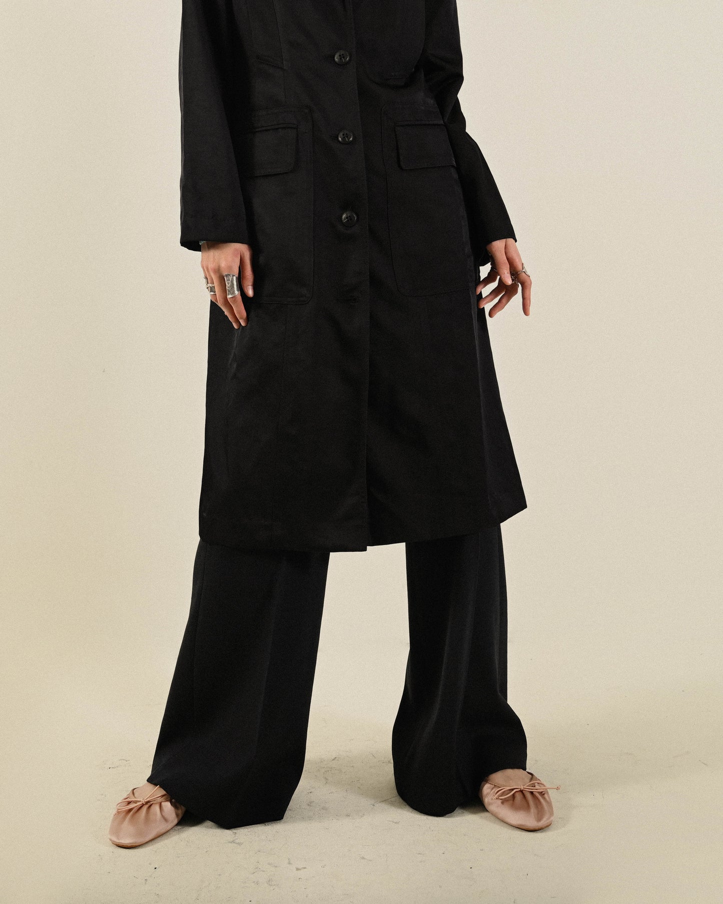 俐落輪廓純色古著風衣