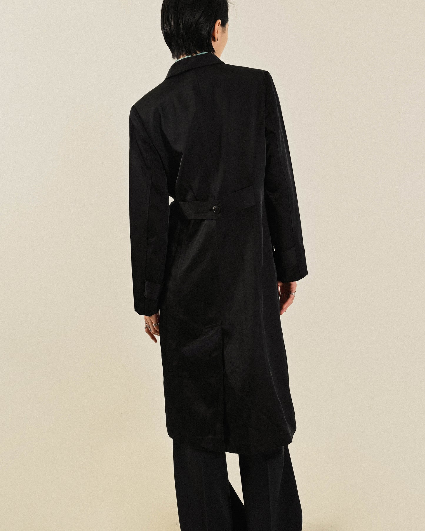 俐落輪廓純色古著風衣