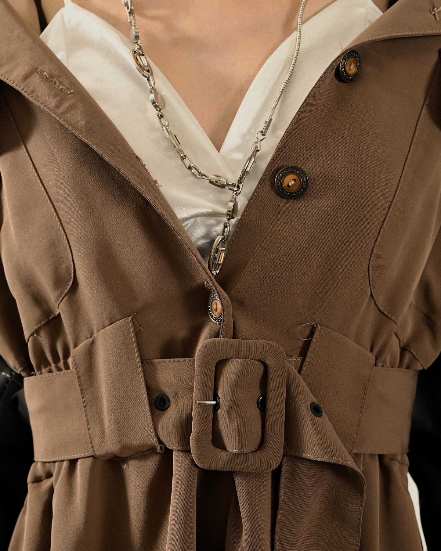 飄逸輪廓純色長版古著風衣