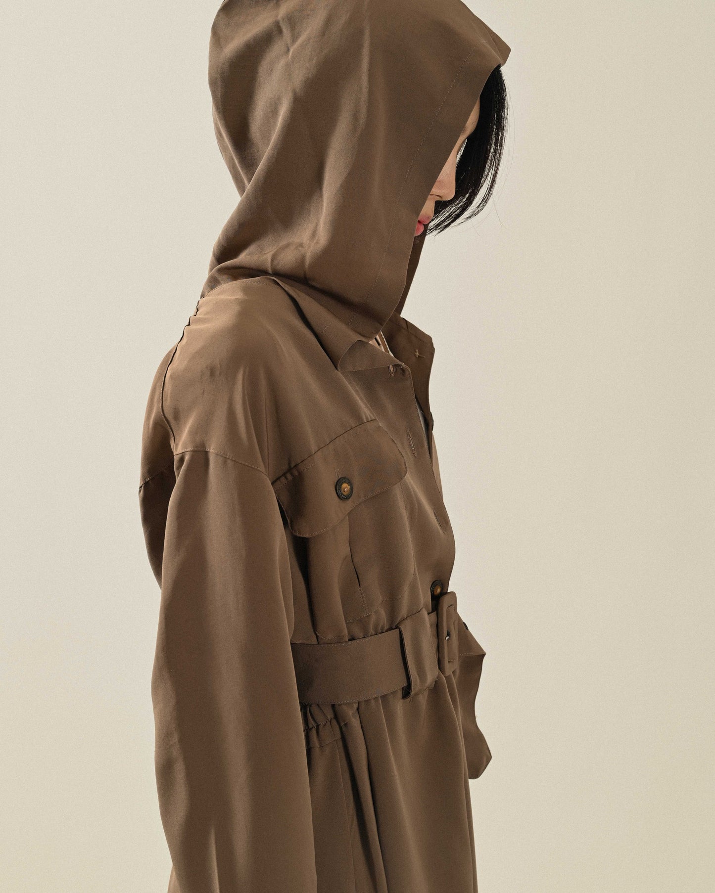 飄逸輪廓純色長版古著風衣