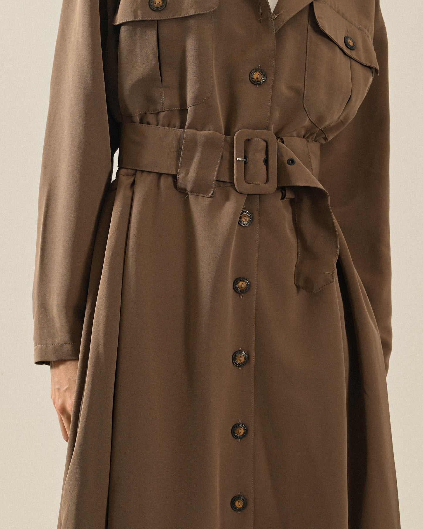 飄逸輪廓純色長版古著風衣