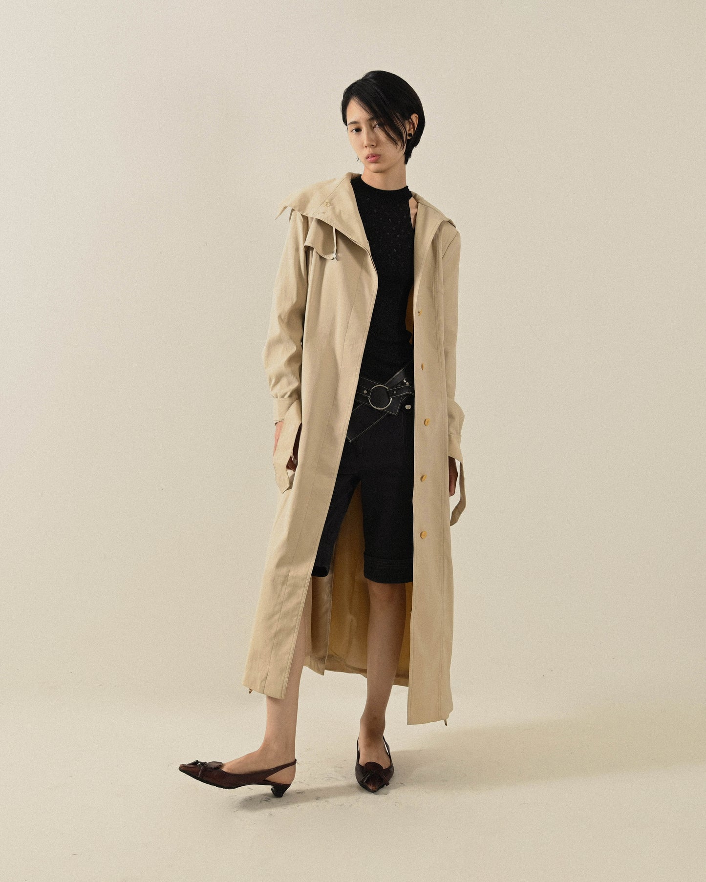 寬大翻領純色長版古著風衣