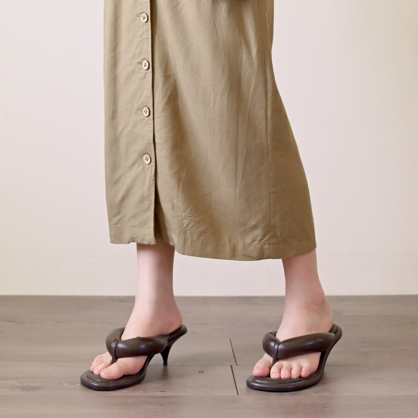 棉麻面料釦飾高腰古著長裙
