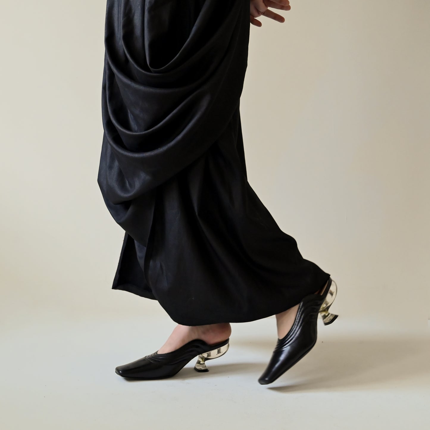 Zhong Zixin 繡縫透明跟穆勒鞋－黑